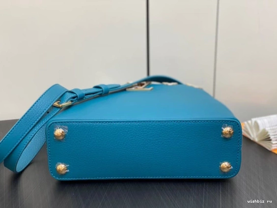 WIS MM CAPUCINES LOUIS VUITTON 0813